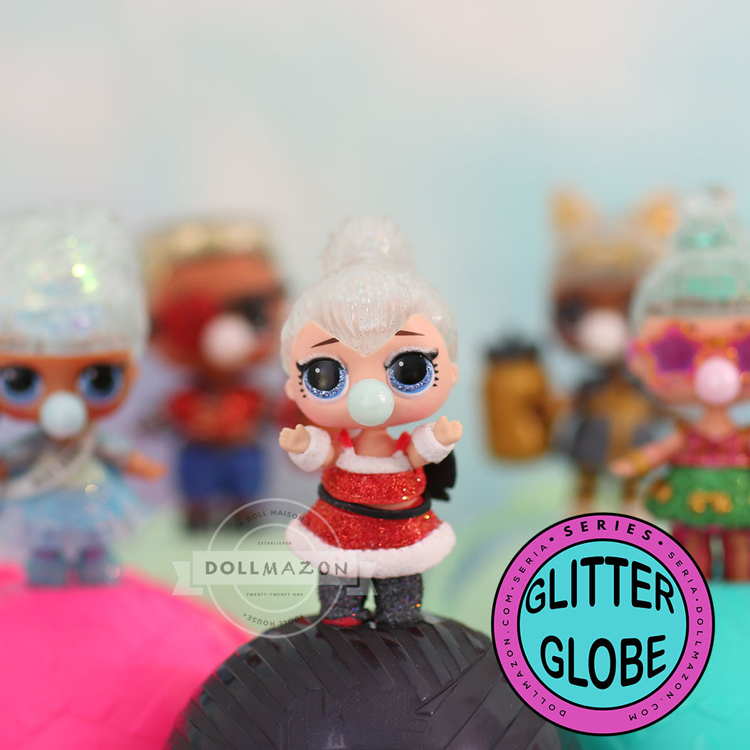 Sink the LOL dolls in the water, and the water exposes gorgeous, sparkling glitter inside their hair.   Collect all 12 sparkling LOL Surprise dolls, including snow Leopard and sleigh Babe, who are ready for the winter disco.