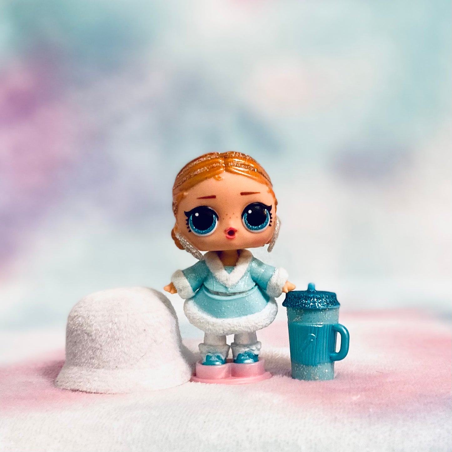 Vacay Babay LOL Surprise Holiday Present Surprise (HS-002)