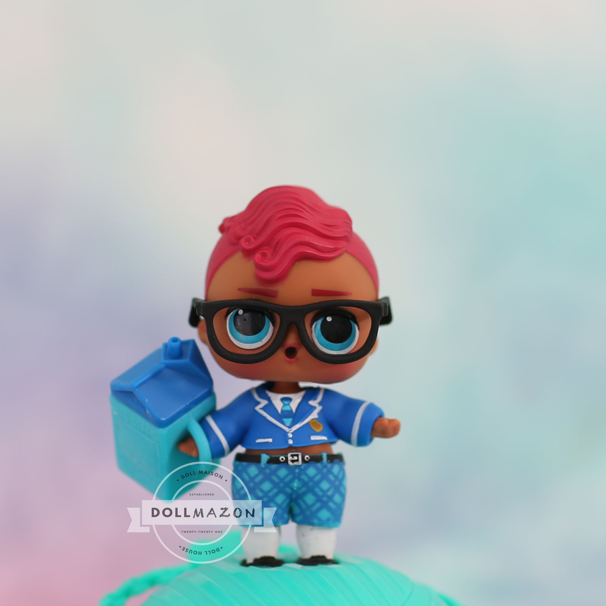 Smarty pants lol store doll